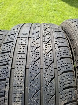 Zimní pneu 235/45/17 - 10