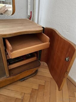 Starožitné skříně - 10