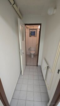 Pronájem zatepleného skladového prostoru (400-1246 m²) u D1 - 10