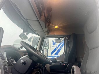 Odtahové vozidlo LF 260 FA + přívěs - 10