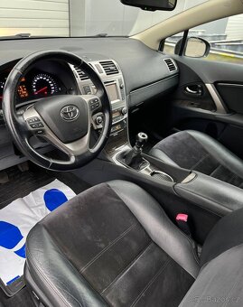 TOYOTA AVENSIS 2.2 D-4D 110 kW • 2011 • BOHATÁ VÝBAVA - 10