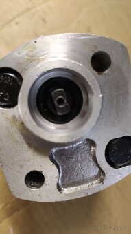 Štípač dříví 6 až 8 tun – hydraulické čerpadlo – NOVÉ - 10
