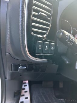 Mitsubishi Outlander III 2,0 4x4 r.v.2019 7míst - 10