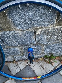 Zapletená silniční kola Mavic - 10