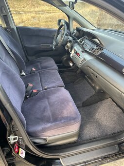 Honda FR-V 1,8i - 10