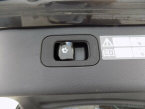 Mercedes-Benz Třídy C 220d/4-Matic/Full-LED/DPH/ - 10