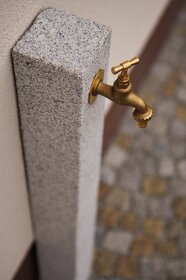 Vodovodní zahradní sloupek z přírodní žuly (granit) - 10
