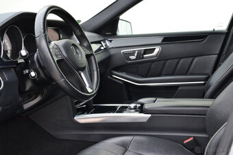 Mercedes-Benz E 400 4M / DESIGNO / 245kW / TOP-VÝBAVA / CZ - 10