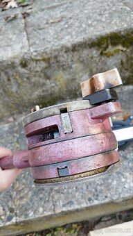 Ruční vrtačka a závitník - 10