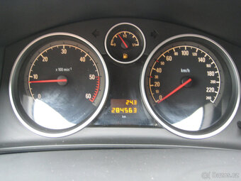 OPEL ASTRA 1.9 CDTi CARAVAN KLIMA TAŽNÉ NAVI - 10