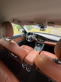 Alfa Romeo Giulia - 10