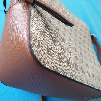 Kabelka crossbody DKNY béžová - 10