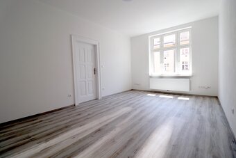 Rekonstruovaný byt 3+kk, 87 m2 s balkonem, Hradec Králové. - 10