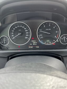 BMW 318d Touring - 10