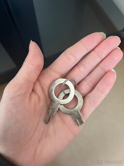 Modrá vitrína ve skandinávském stylu z IKEA - 10