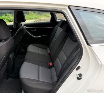 HYUNDAI I30 1.6 CRDI 94 KW KOMBI VÝHŘEV SENZORY KAMERA - 10