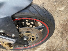Triumph speed triple 1050 - 10
