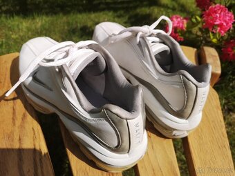 Prodám dámské golfové boty zn. NIKE - 10