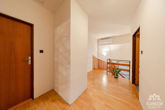 Samostatně stojící rodinný dům 5+1 na pozemku 621 m², obec V - 10
