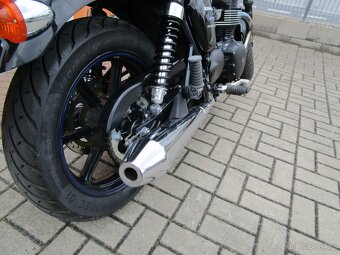 Triumph Bonneville - 10