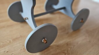 Dětská kovová postýlka + proutěný koš na kolečkách - 10