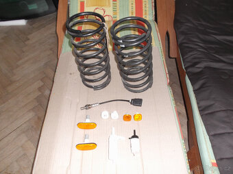 ŠKODA 120-FELICIE NÁHRADNÍ DÍLY-ZRCÁTKA-VÝFUKY-VÝPLNĚ - 10