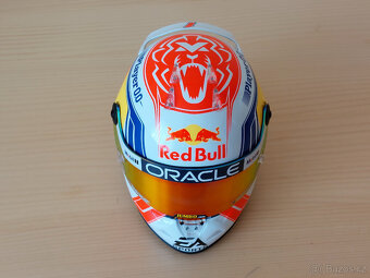 Predám Max Verstappen 2023 Red Bull F1 mini helma 1:2 - 10