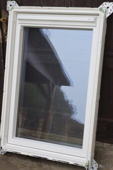 Prodám dvě střešní okna VELUX 78 X 118 cm - 10