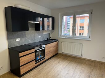 Pronájem bytu 2+1, cihlový dům, centrum Ostrova - 10