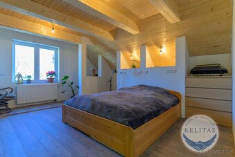 Prodej dvougeneračního rodinného domu 170 m², pozemky 864 m² - 10