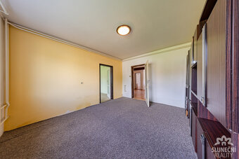 Rodinný dům 4+1,1+kk,1+1, na pozemku 732 m², obec Žabčice - 10