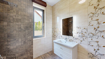 Prodej rodinného domu 6+kk, 543 m² s garáží, saunou a zahrad - 10