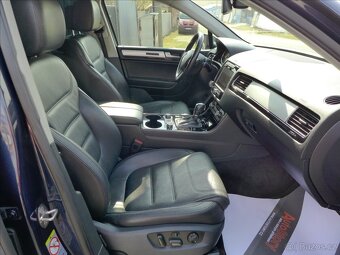 Volkswagen Touareg 3,0 TDi KŮŽE,NAVI,VÝHŘEV,1.MAJ - 10