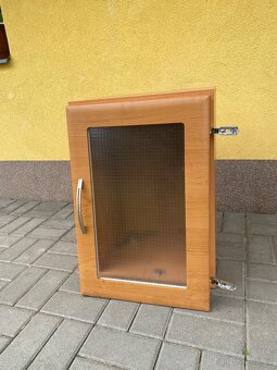 Kuchyňská deska, stůl, skříně a police - 10