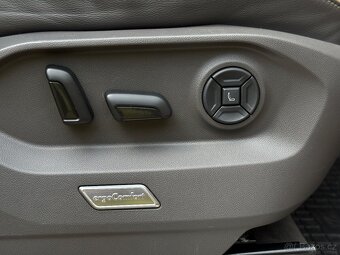 VW Touareg 3.0 TDI V6 210 kW výbava Atmosphere | Záruka - 10
