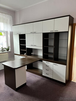 Kancelářský nábytek ( skříně stoly komody) - 10