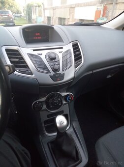 Ford Fiesta 1.2516v 60kw rok 2011 Trend - 10