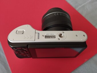 Samsung NX300 + 20-50mm - 10