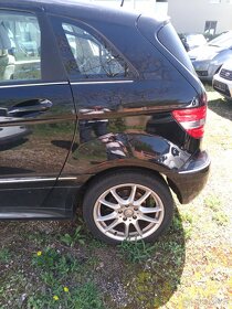 Mercedes Benz B - 10