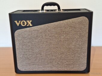 Lampové modelingové kombo VOX AV30 - 10