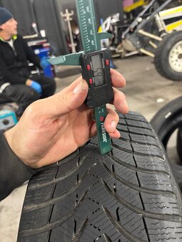 Zimni pneu Michelin 215/50/17 - 10