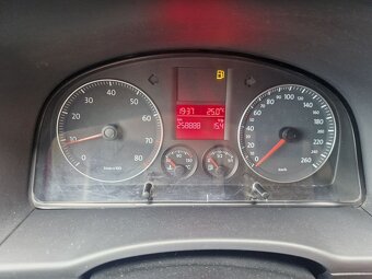 Volkswagen Caddy Maxi 1.6 benzín 75kw - 10