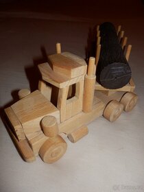 Tahač s návěsem ruční práce - 10