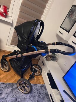 Hluboký kočárek, sporťák a vajíčko - 10