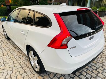 Volvo V60 2.0D 120KW 5VÁLEC MANUÁL CITY SAFETY BLUETOOTH - 10