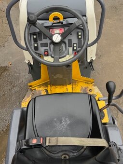 Vibrační válec Dynapac CC800 - 10