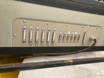 Elektrický rozvaděč RITTAL 76x76x30cm na nožkách - 10