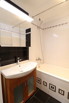 Prodej bytu 3+1, 68 m2/L, Hradec Králové - ul. Na Kotli. - 10