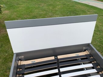 Jednolůžková postel s výsuvným šuplíkem a roštem - 10