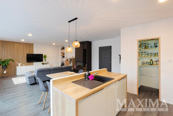 Dům 4+kk o ploše 180 m2 - Spálené Poříčí, Spálené Poříčí - 10